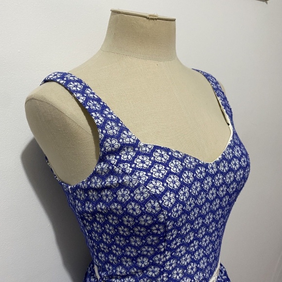 Review 8 Dress Blue White Lace Flowers Fit & Flare Sweetheart Neck Belt - Picture 4 of 7